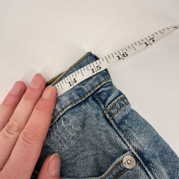 Kendall & Kylie High-Rise The Icon Distressed Cut Off Size 9 Size 8 - Picture 8 of 9